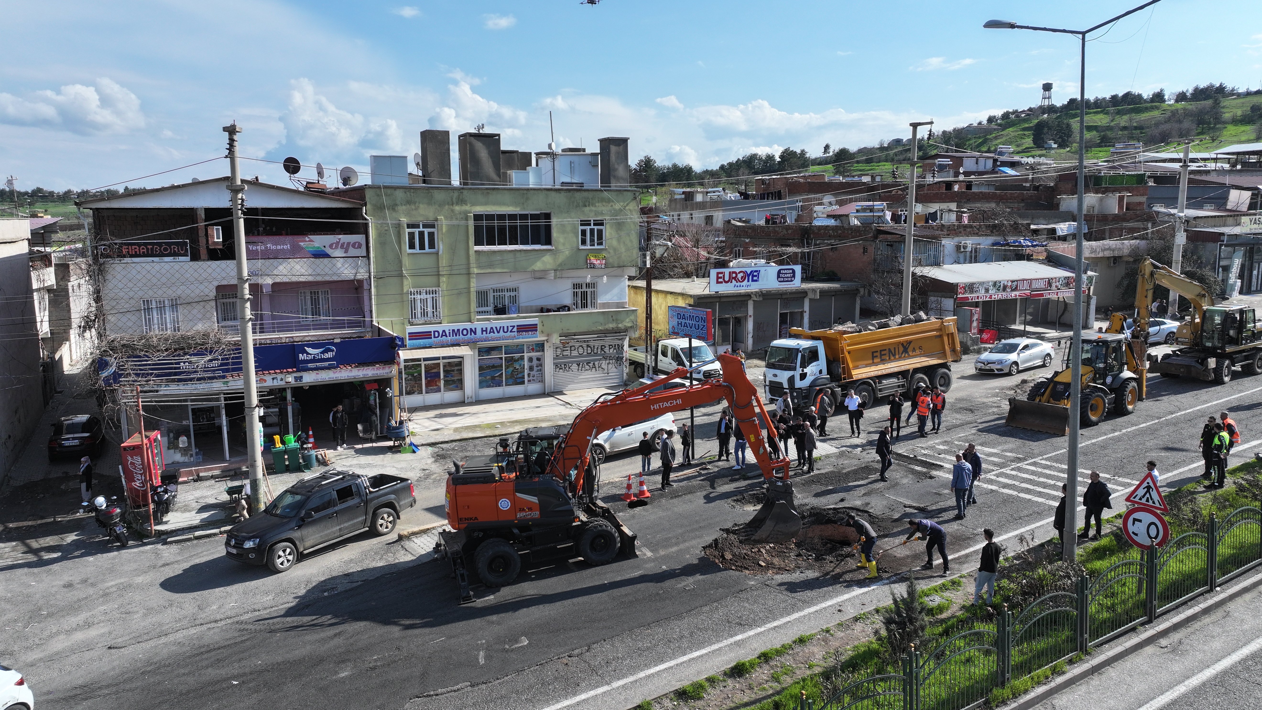 Diyarbakır-Silvan Yolunda Korkutan Çökme! Trafik Kontrollü Sağlanıyor