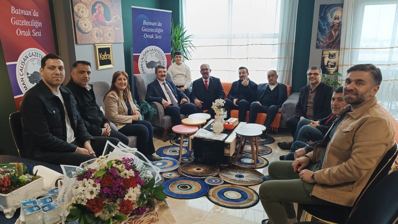 Milletvekili Nasiroglundan Calisan Gazeteciler Dernegine Ziyaret 1