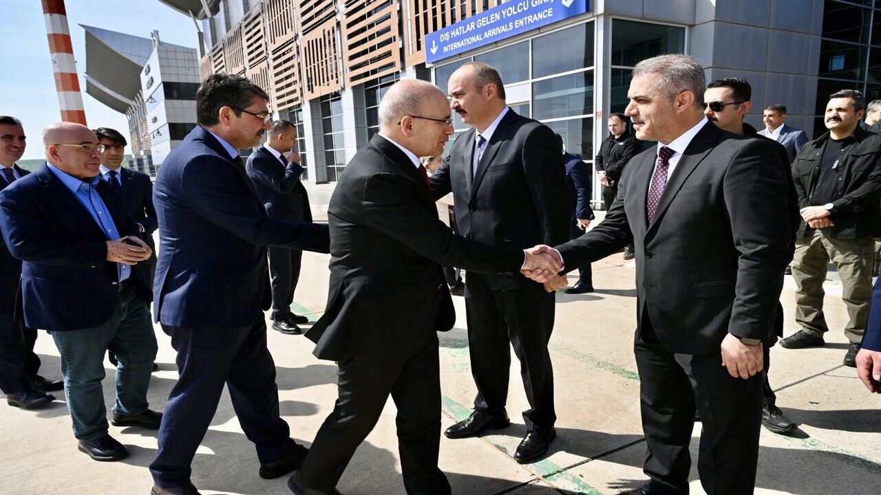 Bakan Şimşek Batman’da: Vali Canalp Havalimanında Karşıladı