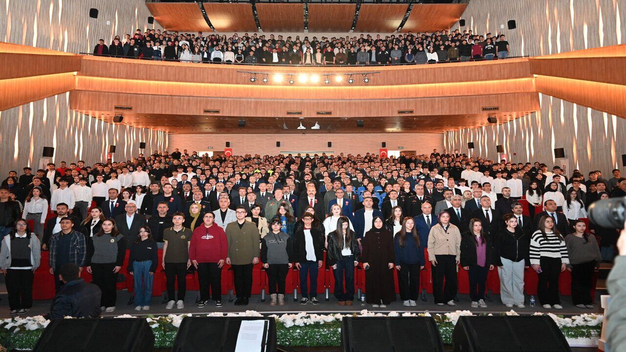 Batmanda Istiklal Marsinin Kabulu Torenle Kutlandi
