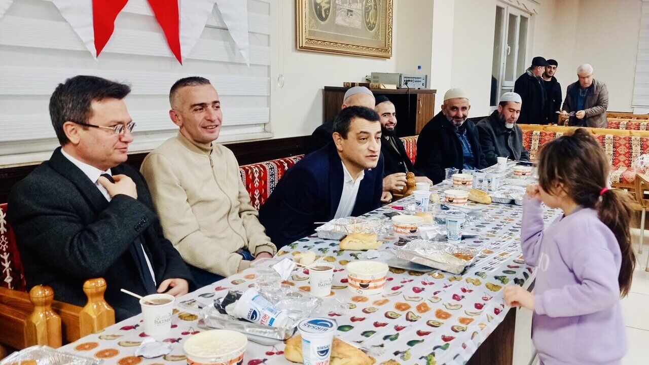 Batman Belediyesi Mahalle İftarları Sürüyor