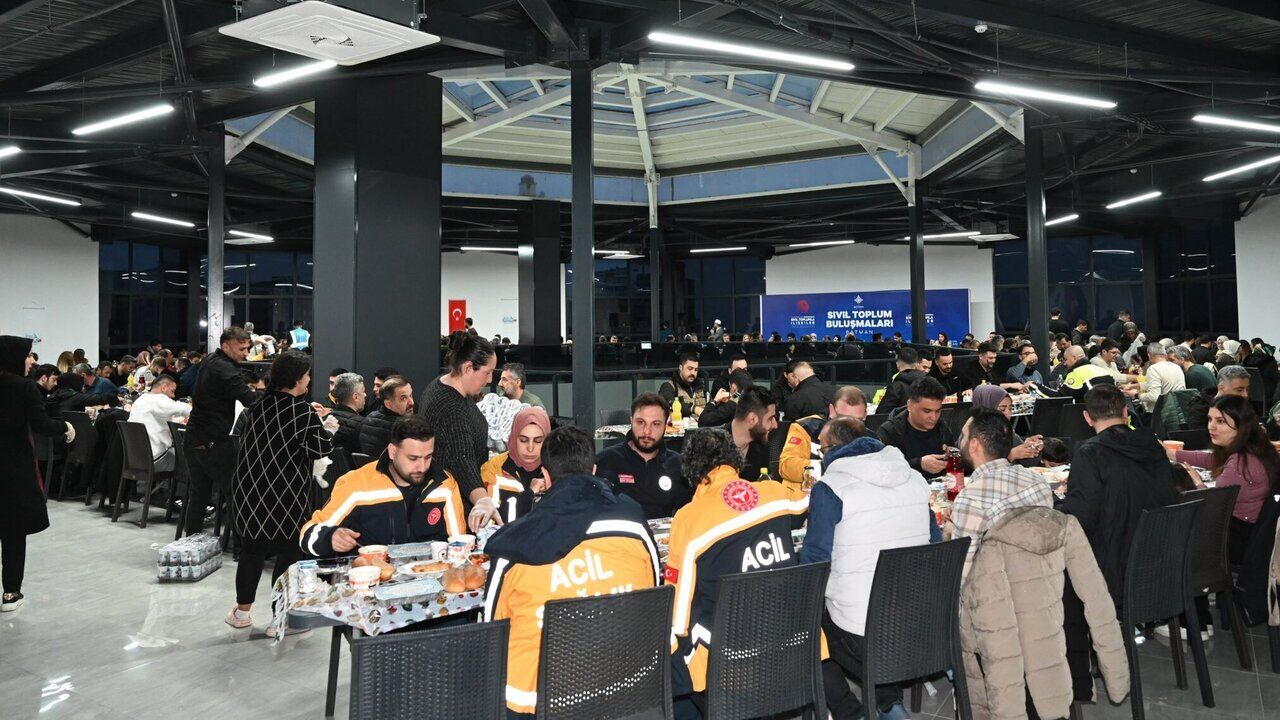 Vali Canalp Hekimleri Iftarda Agirladi 2