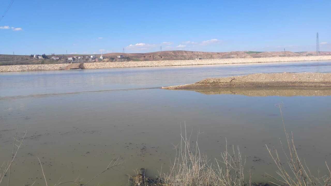 Batman Cayinda Korkutan Kirlilik Cevreciler Lagim Kokusuna Dikkat Cekti