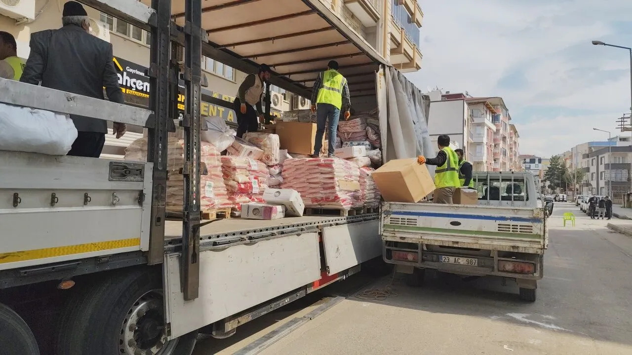 Batman Umut Kervanindan Kobani Ve Afrine Yardim Tiri 1