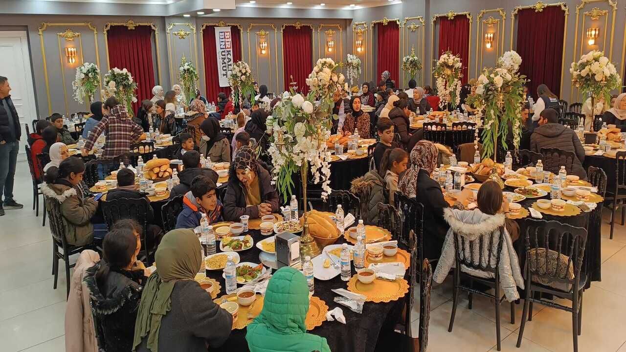 Batman'da 300 Çocuk ve Ailesi İftarda Buluştu