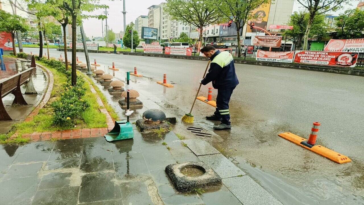 Batman Belediyesinden Saganak Oncesi 21 Noktada Yogun Calisma 3