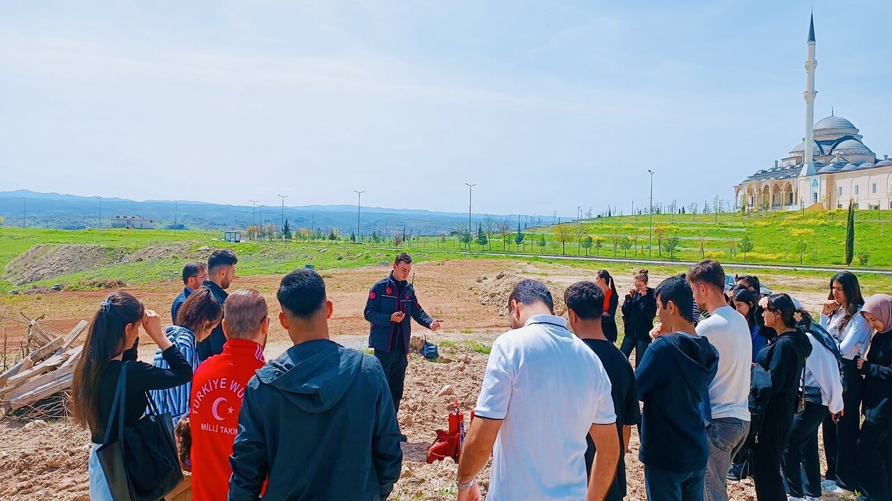 Universiteli Genclere Yanginla Mucadele Egitimi 2