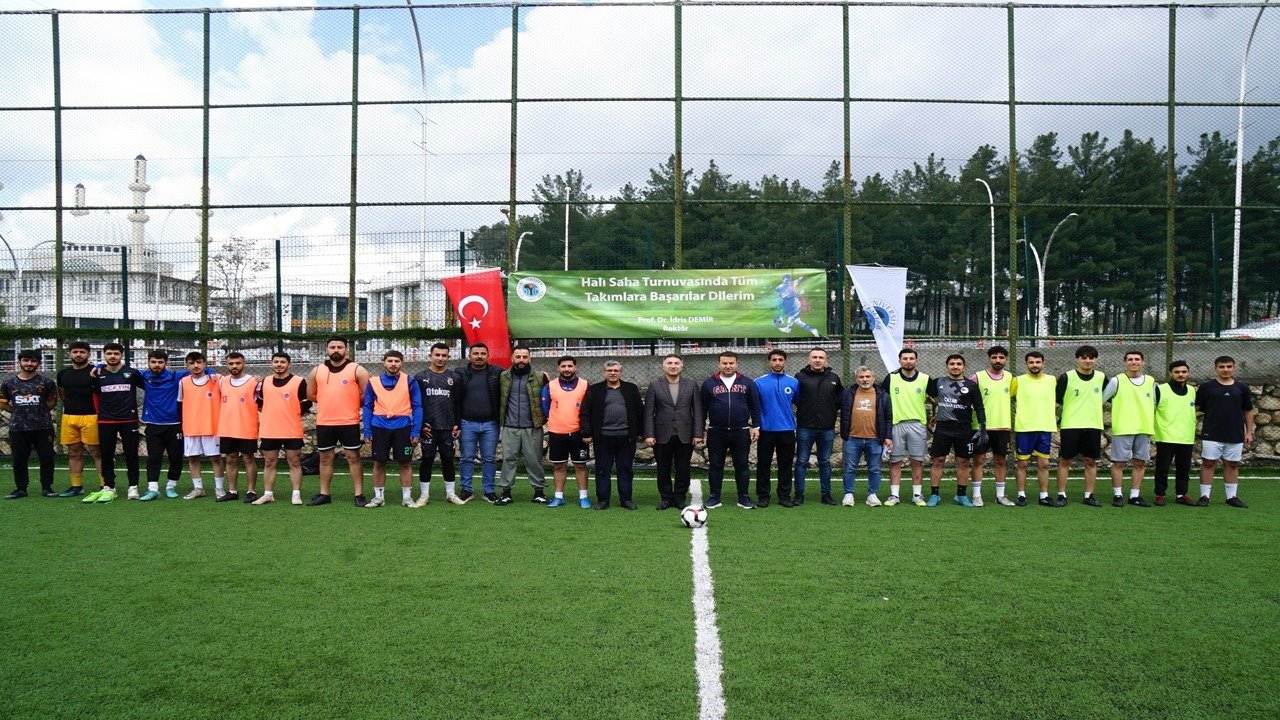 Batman Universitesinde 11 Takim Sahaya Indi Ilk Vurus Rektorden 1