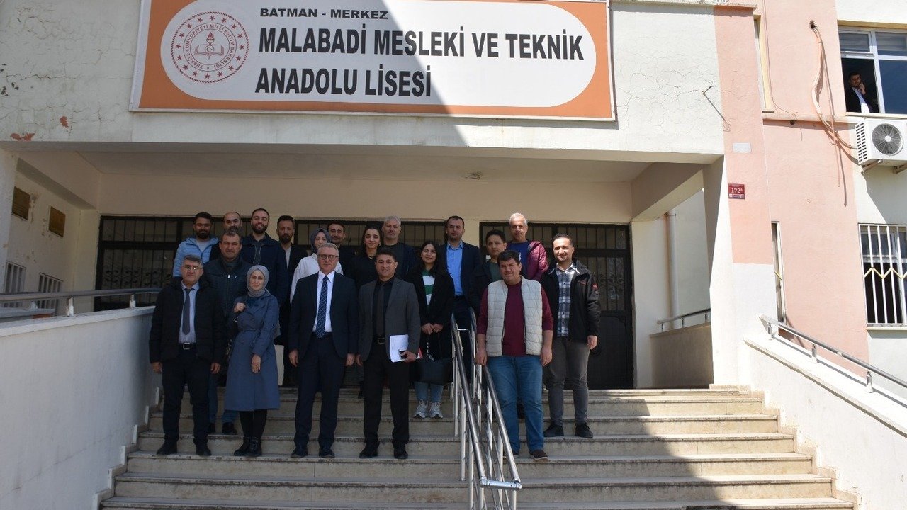 Rehber Ogretmenler Malabadi Meslek Lisesini Gezdi