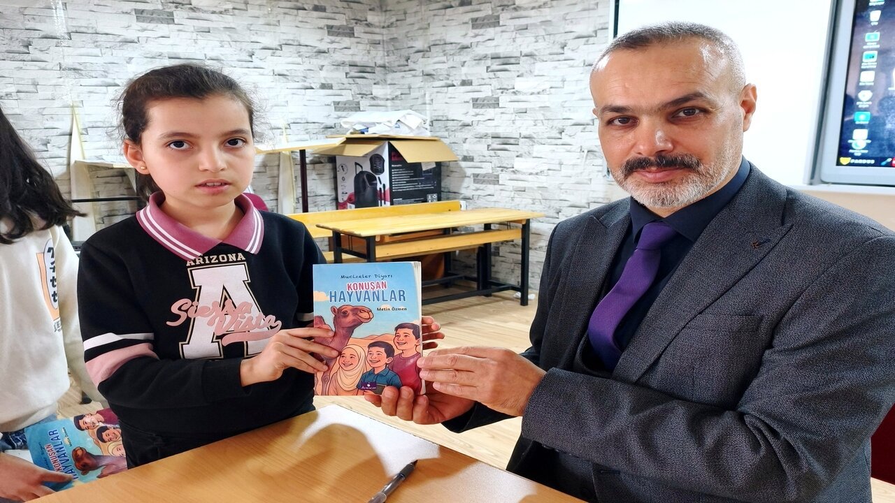 Yazar Metin Ozmenden Kurtalanli Ogrencilere Ozel Soylesi 3