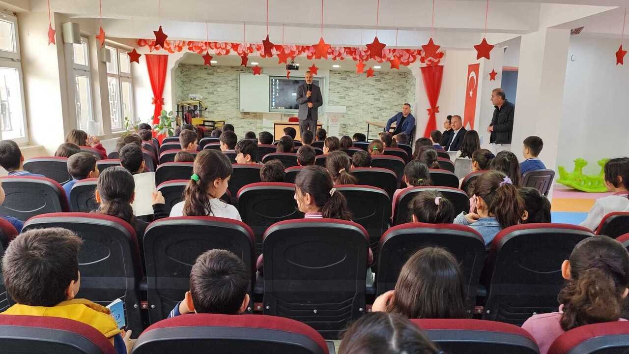 Yazar Metin Ozmenden Kurtalanli Ogrencilere Ozel Soylesi