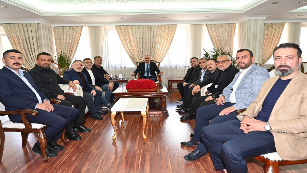 Vali Canalp Kuyumcukent Yatirimcilariyla Bulustu 1