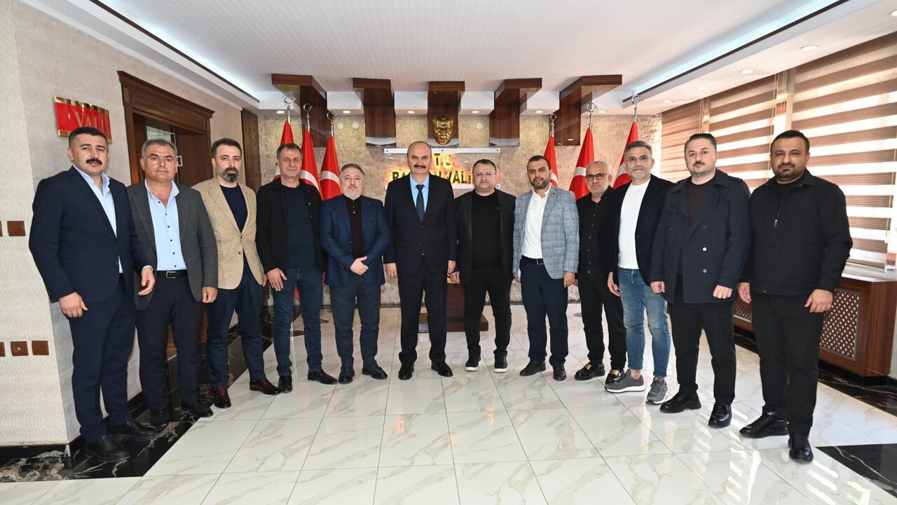 Vali Canalp Kuyumcukent Yatırımcılarıyla Buluştu