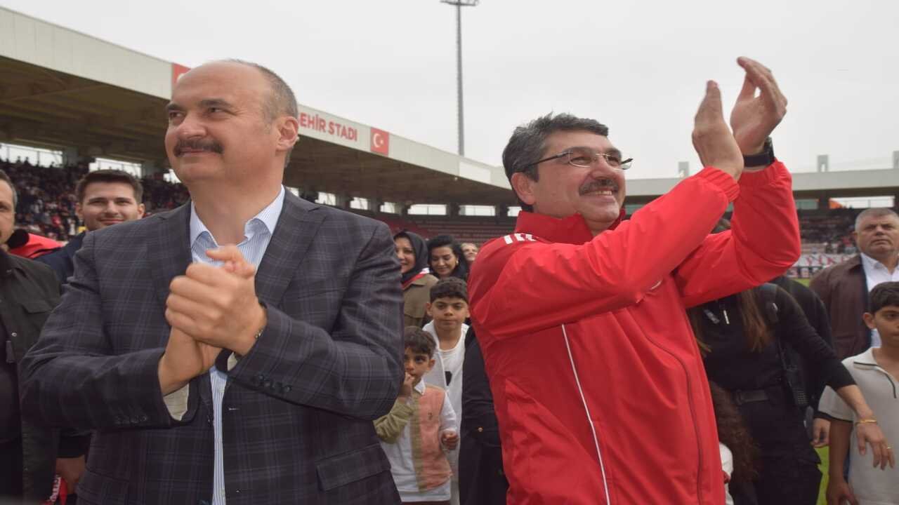 Nasiroglundan Sampiyonluk Mesaji Birlik Olduk Inandik Basardik 3