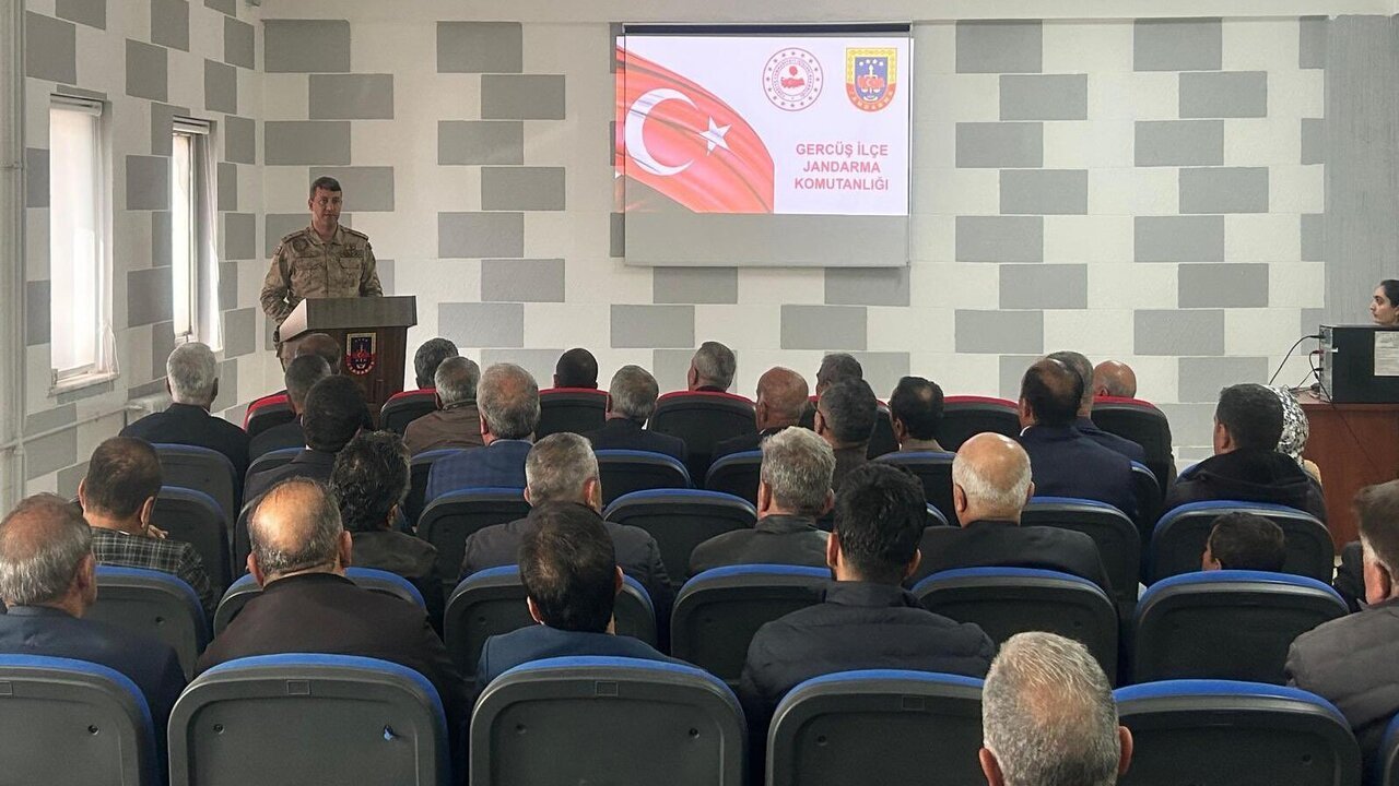 Gercuste Jandarmadan Muhtarlara Kritik Egitim