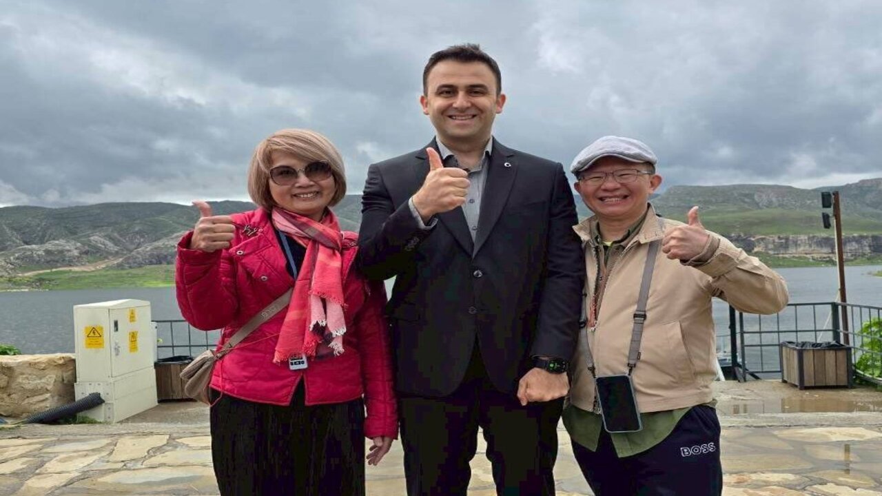 Hasankeyf Kaymakami Imrak Uzak Dogulu Turistlerle Bir Araya Geldi 1