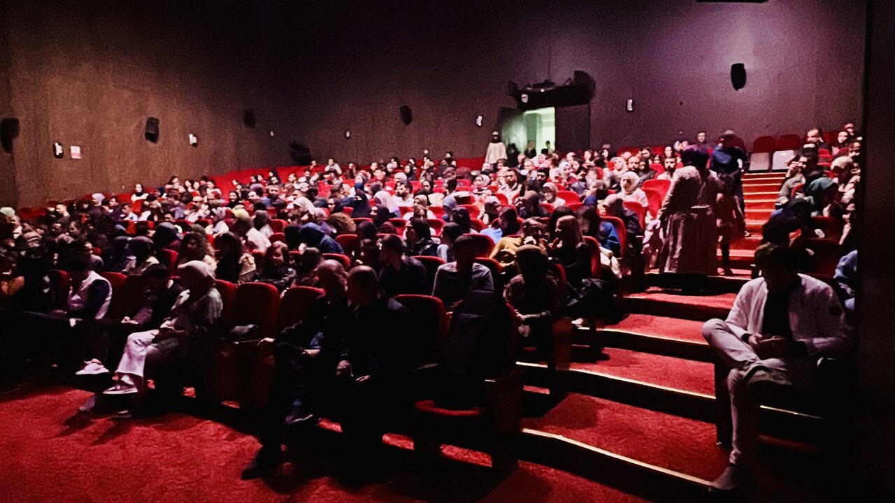 Batmanda Tiyatro Ruzgari Hastalik Hastasi Kapali Gise Oynadi 1