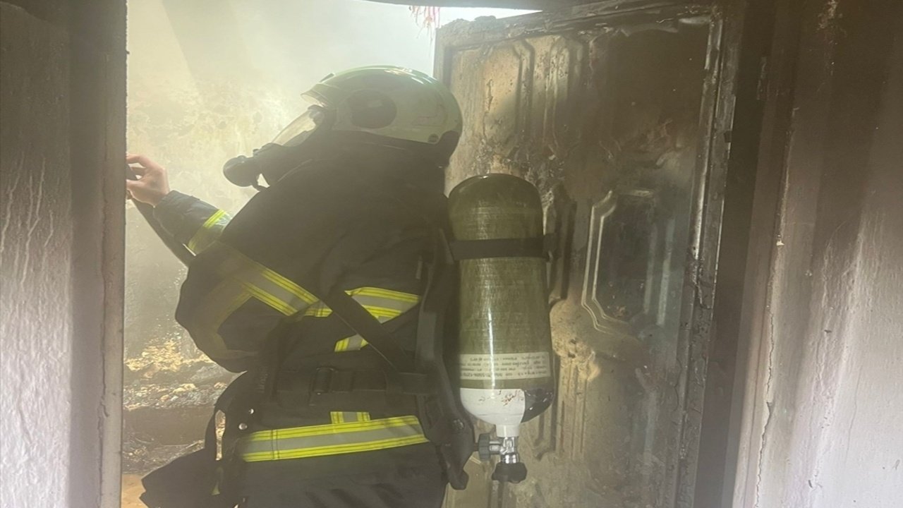 Mardin Artuklu’da Yangın: Müstakil Ev Kül Oldu