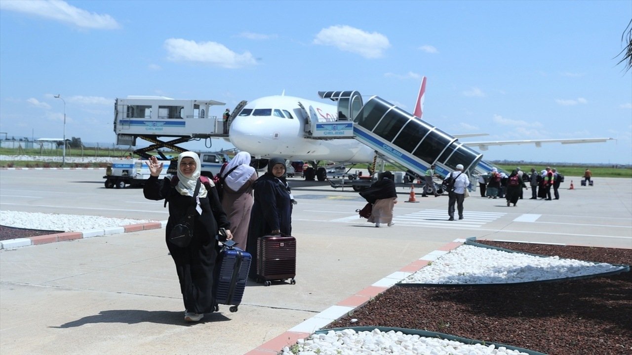 Mardin'de İlk Hac Kafilesi Gözyaşları ve Dualarla Uğurlandı