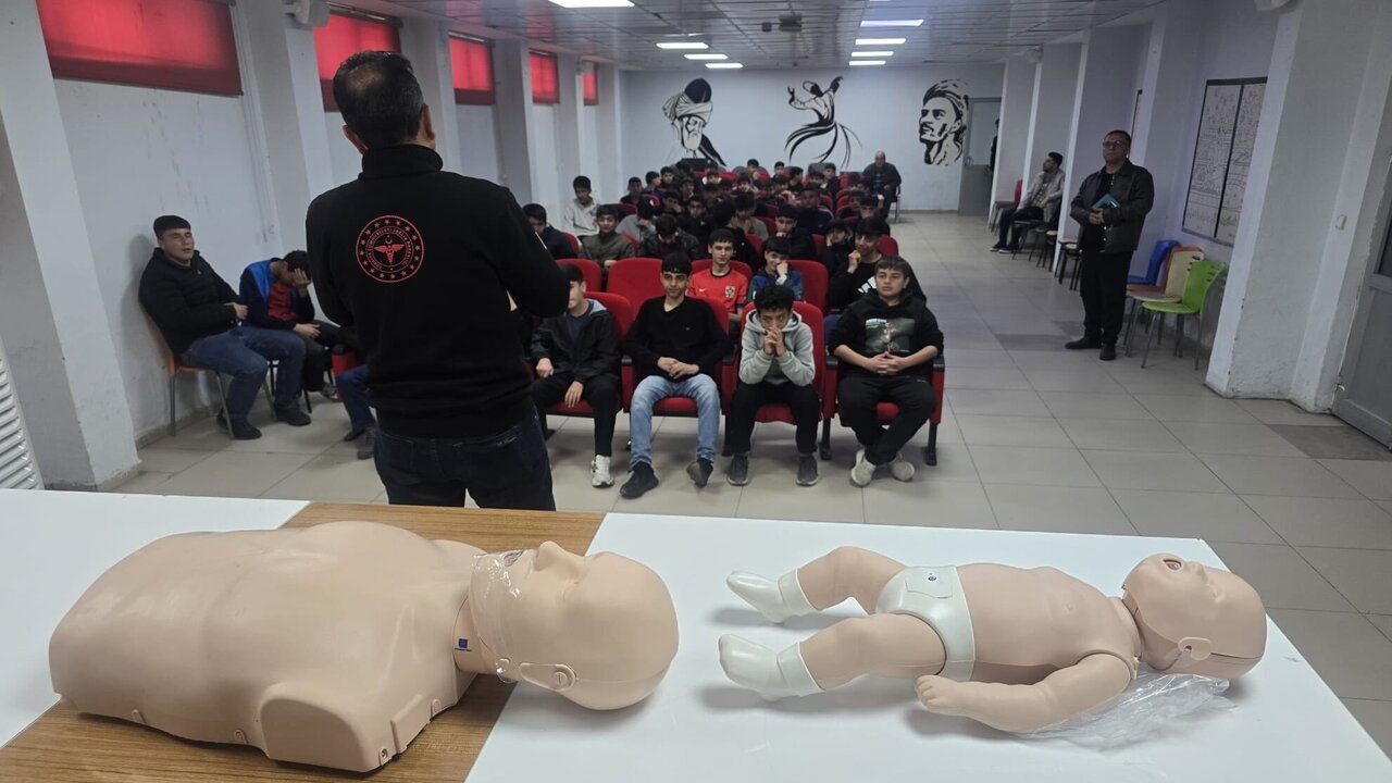 Imam Hatip Ogrencilerine Ilk Yardim Dersi