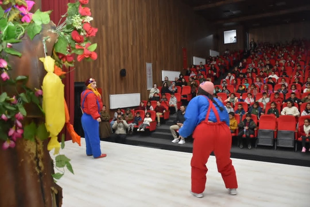 Sason'da Çocuklara Yönelik Tiyatro Etkinliği Düzenlendi