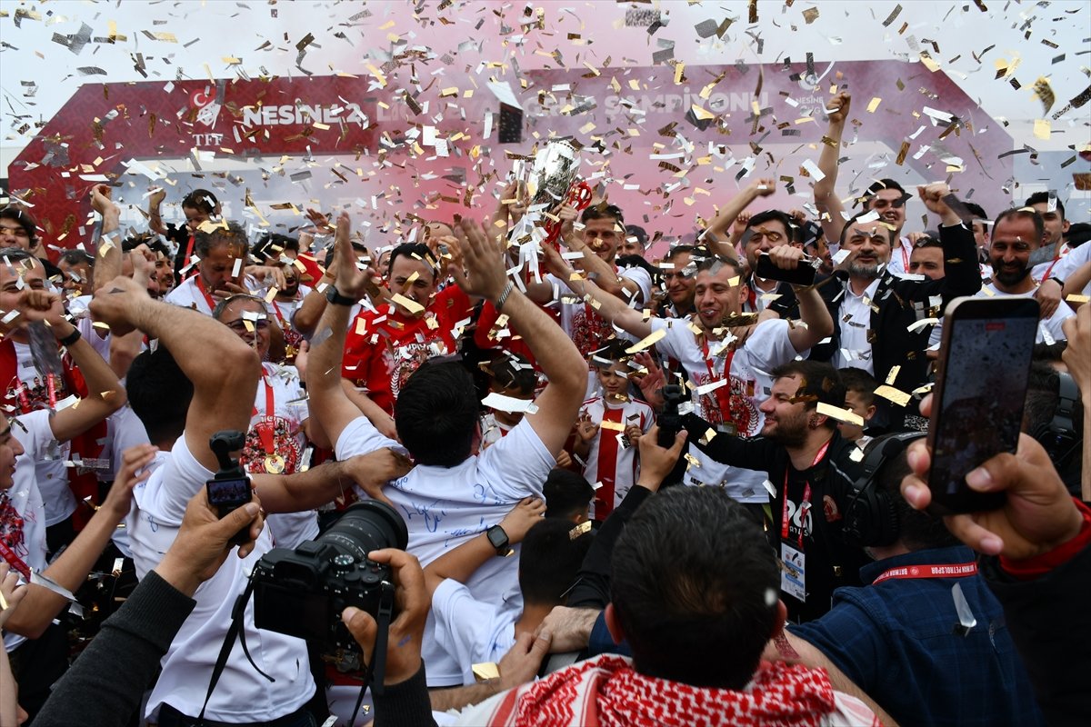 Trendyol 1. Lig'e Yükselen Şampiyon Petrolspor,Kupayı Kaldırdı