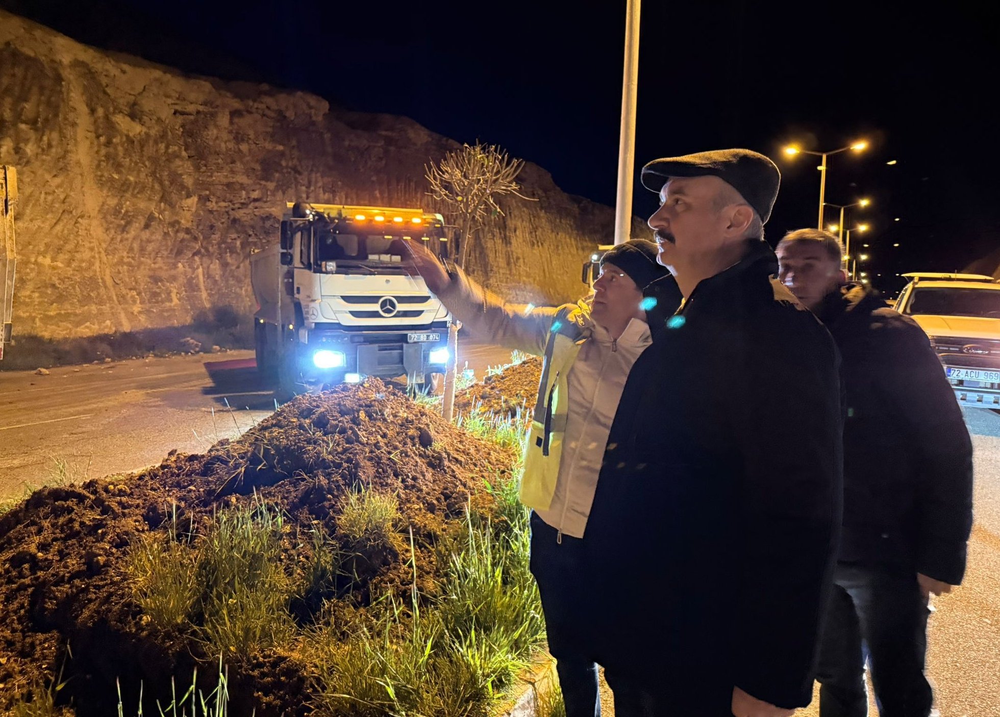 Vali Canalp Heyelan Bölgesinde İncelemelerde Bulundu