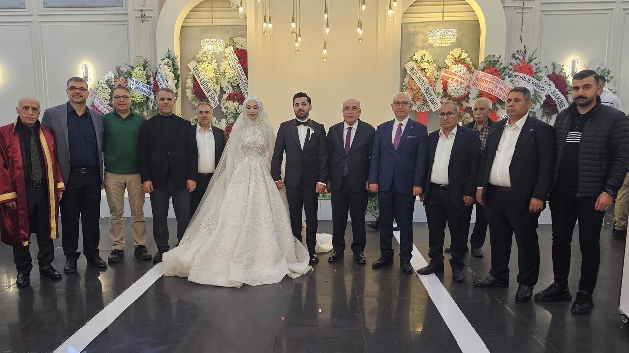 Batman Bu Dugunu Konusuyor Siyaset Baro Camiasi Ve Is Dunyasi Ayni Catida Bulustu 2