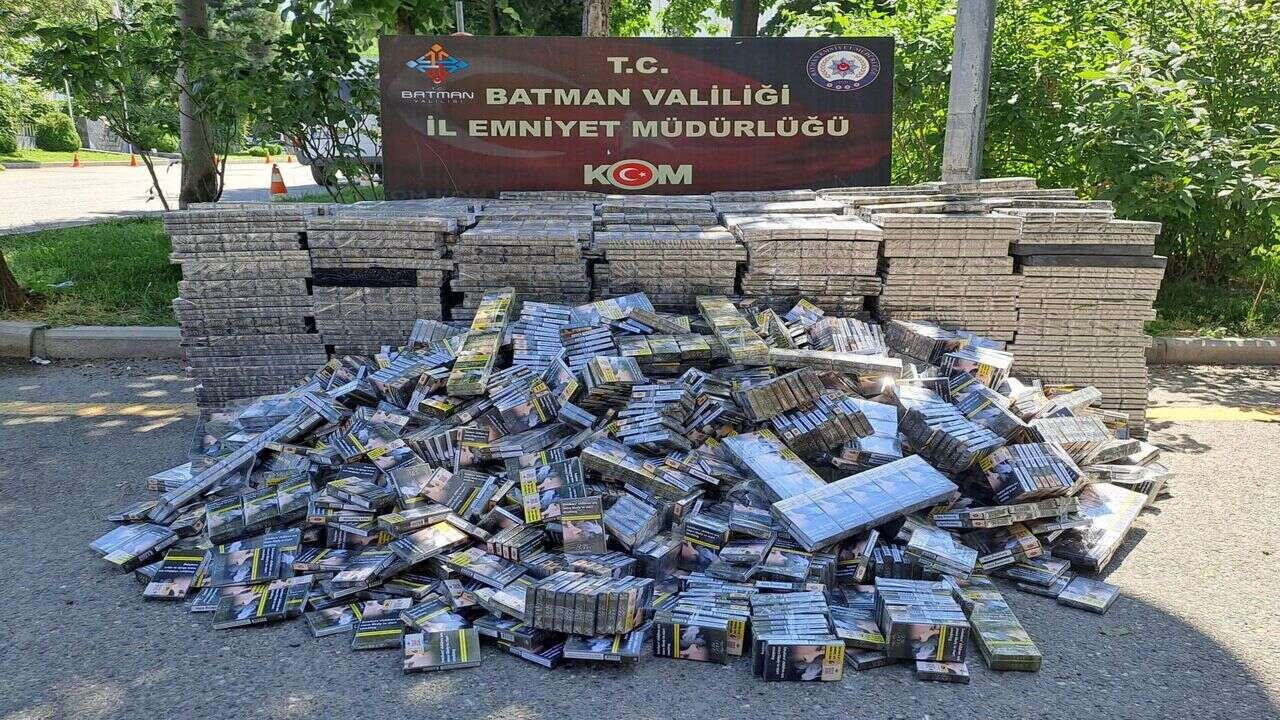 Hasankeyf Yolunda Zulalanmış 14 Bin Paket Sigara Ele Geçirildi