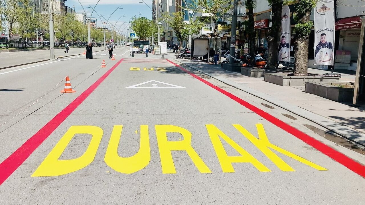 Batmanda Yaya Gecitleri Ve Duraklar Yenilendi 1