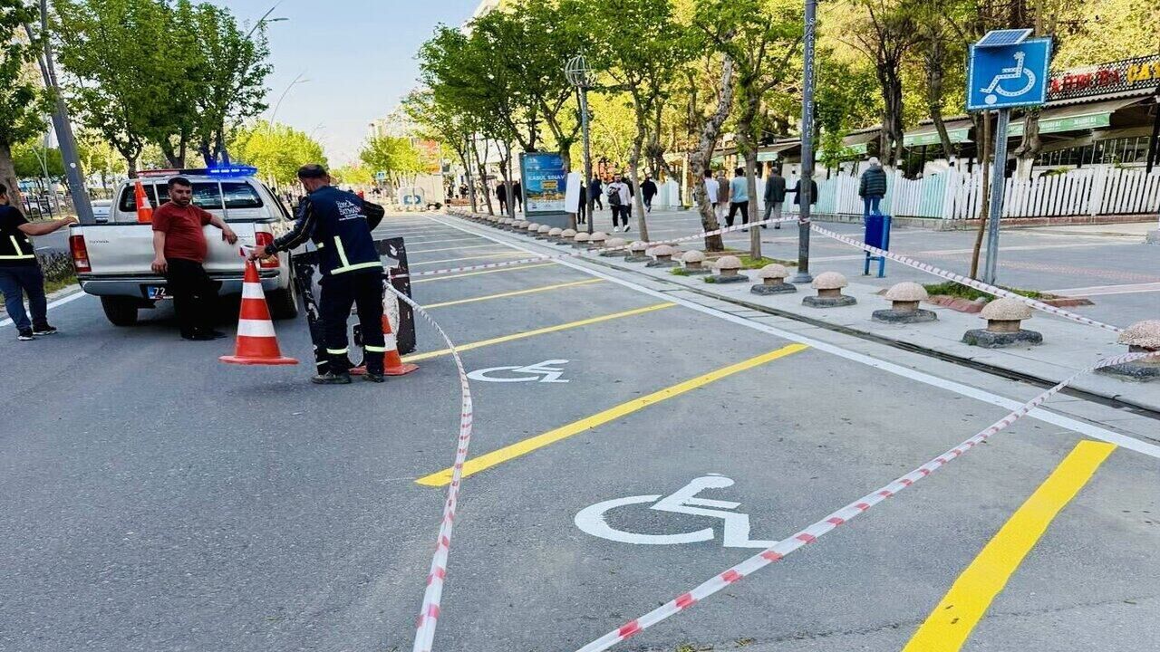Batmanda Yaya Gecitleri Ve Duraklar Yenilendi