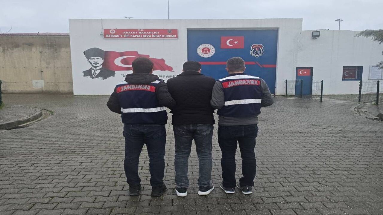 Batman'da 14 Yıl Kesinleşmiş Cezası Olan Firari Yakalandı