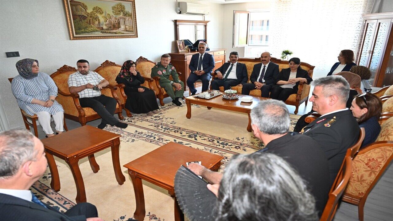Batmanda Resmi Bayramlasmanin Ardindan Vali Canalpten Yogun Bayram Mesaisi 2