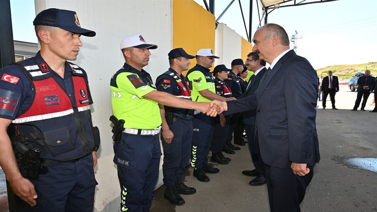 Batmanda Resmi Bayramlasmanin Ardindan Vali Canalpten Yogun Bayram Mesaisi 4