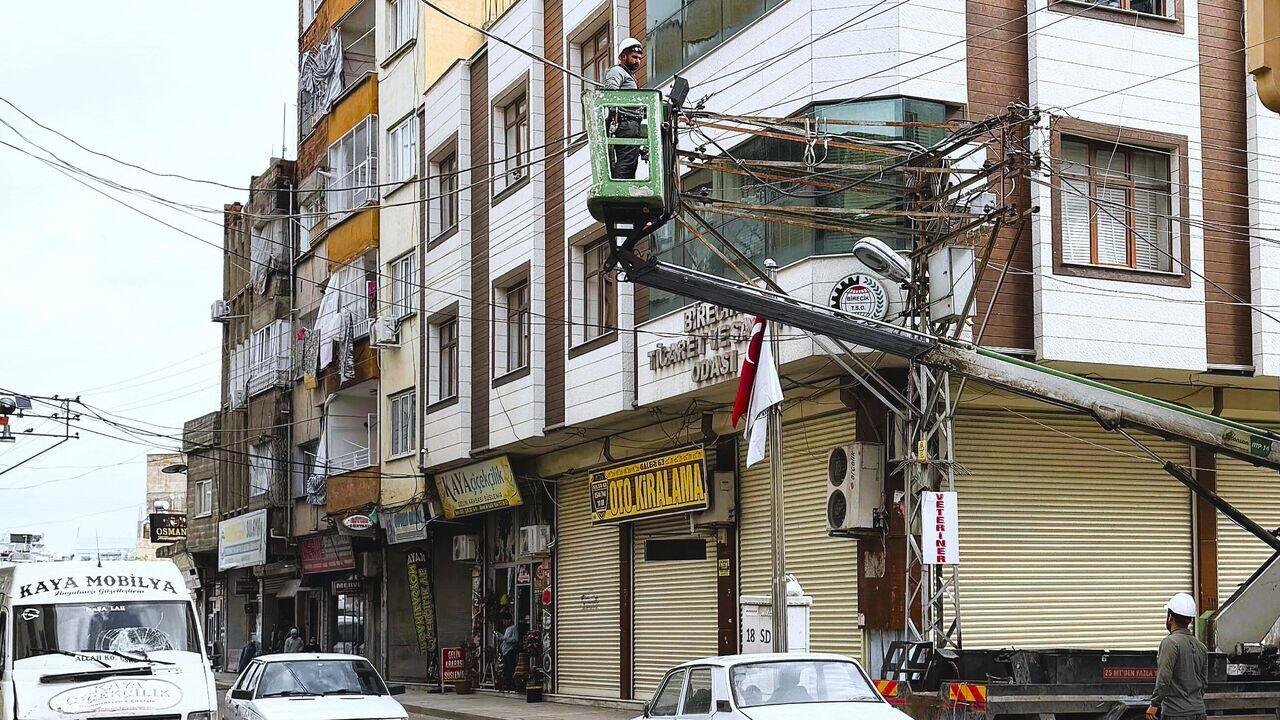 Firtina Kabusunda Dicle Elektrikten Firtina Mesaisi 1