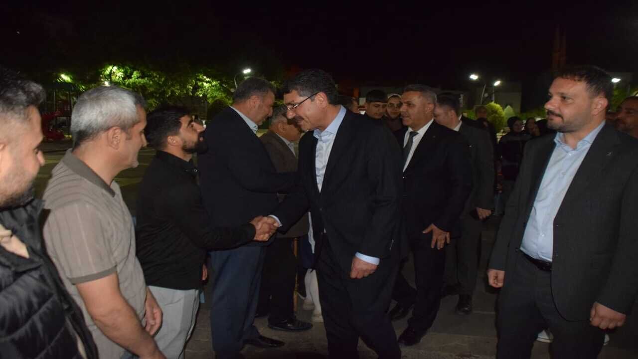 Milletvekili Ferhat Nasiroglu Salih Ozdemir Parkinda Mahalle Sakinlerini Dinledi 2