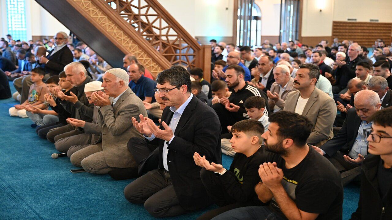 Milletvekili Ferhat Nasıroğlu'ndan Külliye'de Bayramlaşma Mesajı: "Kardeşliğimizi Büyütüyoruz"