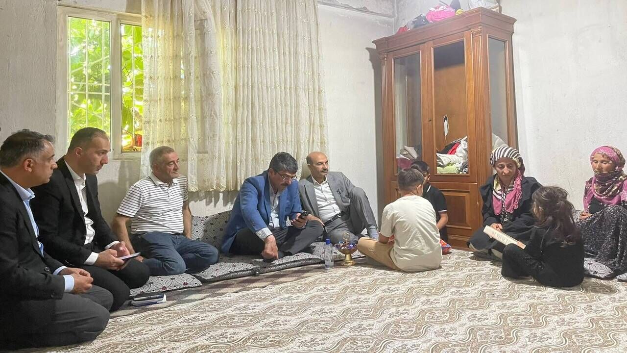 Milletvekili Nasıroğlu Fatma Kurt'un Evindeki Çatı Onarımını Üstlendi