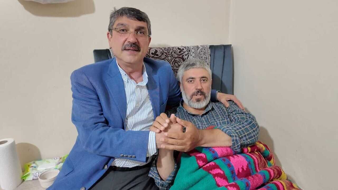 Milletvekili Nasiroglu Fatma Kurtun Evindeki Cati Onarimini Ustlendi 2