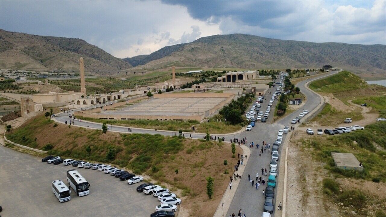 Tarihin Ve Doganin Merkezi Hasankeyfte Bayram Tatili Yogunlugu 2
