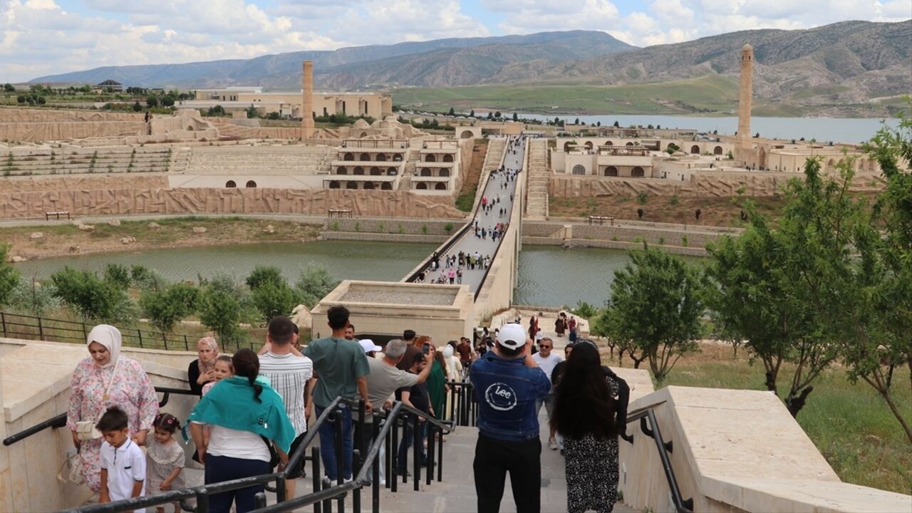 Tarihin ve Doğanın Merkezi Hasankeyf’te Bayram Tatili Yoğunluğu