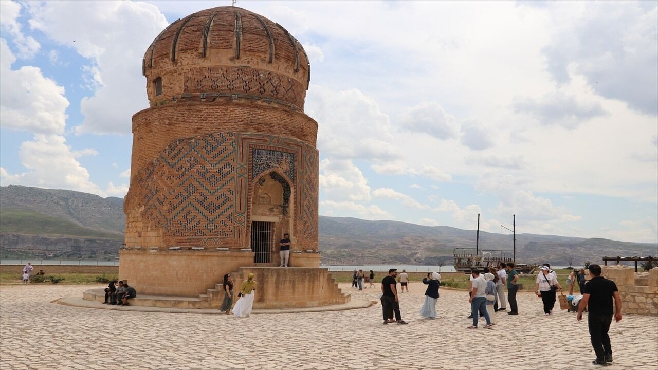 Tarihin Ve Doganin Merkezi Hasankeyfte Bayram Tatili Yogunlugu 5