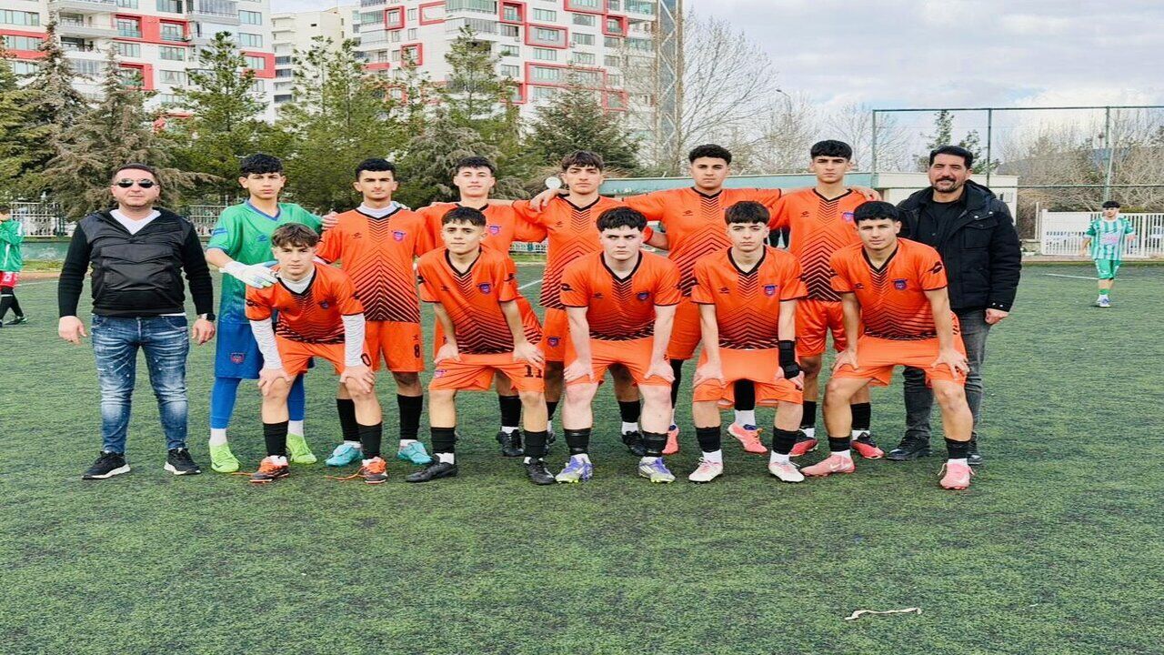 1955 Batman Belediyespor Futbol Ve Hentbolda Rakip Tanimiyor 2
