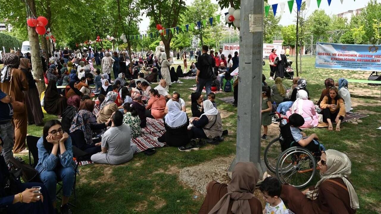 1200 Engelli Birey Ve Ailesi Piknikte Bir Araya Geldi