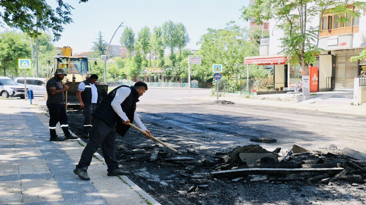 Baris Ve Mereto Caddeleri Asfaltlaniyor 1