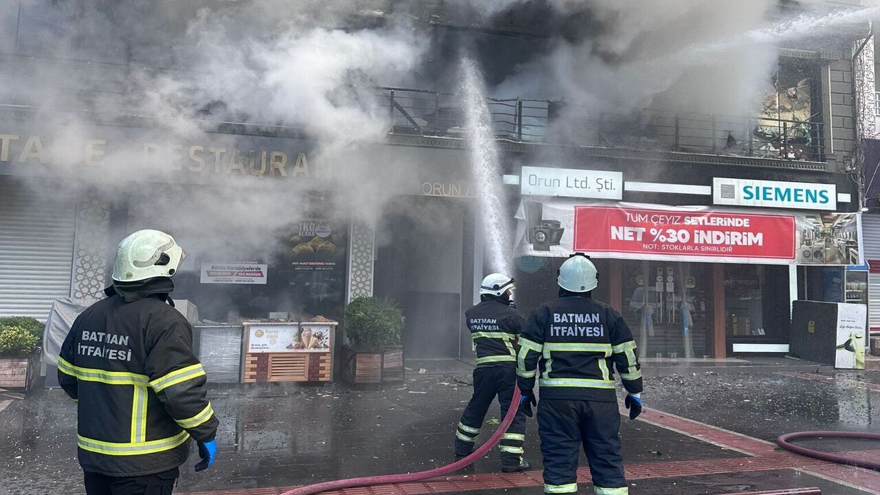 Batman'da Pastanede Korkutan Yangın