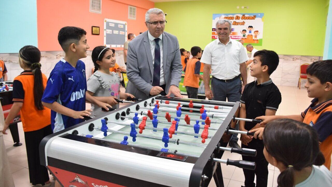 Il Milli Egitim Muduru Yasar Cigerden Mehmet Akif Ilkokuluna Ziyaret