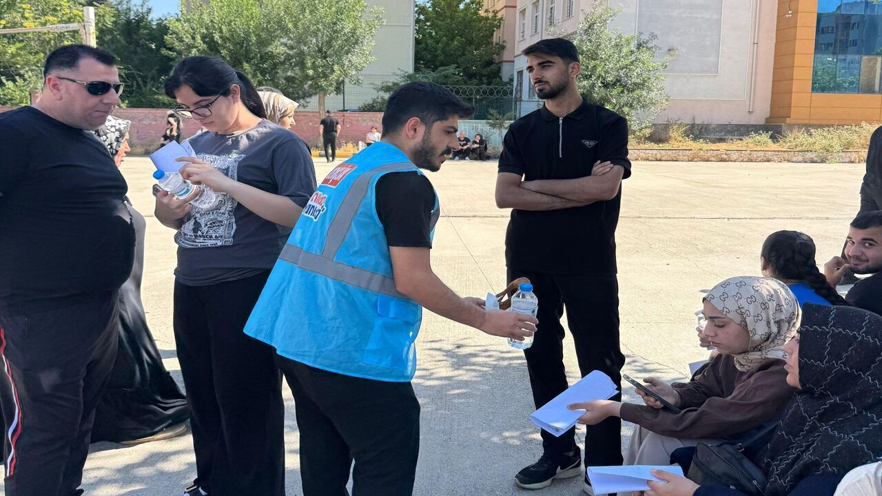 Ak Genclik Batmandan Sinav Maratonunda Ogrencilere Moral Destegi 1
