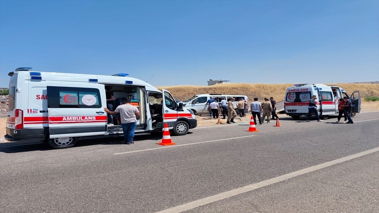 Batman-Diyarbakır Yolunda Feci Kaza: 19 Kişi Yaralandı