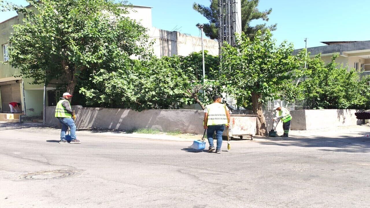 Batman Belediyesinden 4 Mahallede Temizlik Mesaisi